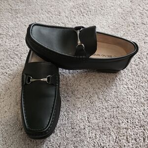 Elegant Black Leather Slip-On Loafers